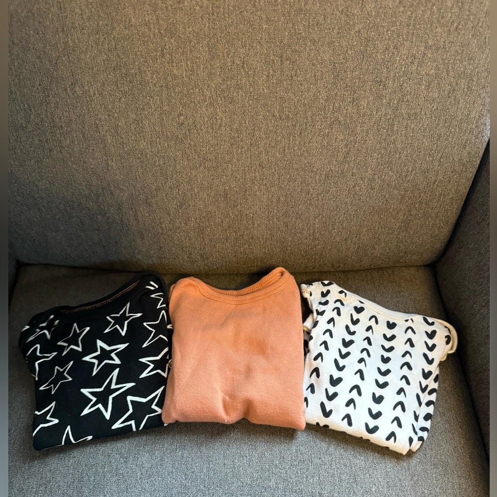 8 onesie bundle - Picture 2 of 4